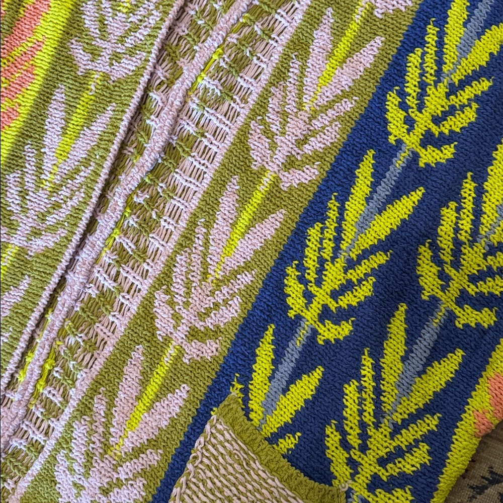 Free People
Mallorca Cardi - Picture 6 of 9